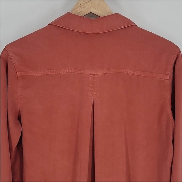 Anthropologie Cloth & Stone Coral Button Down Blouse With Frayed Hem Size Large - Picture 6 of 11